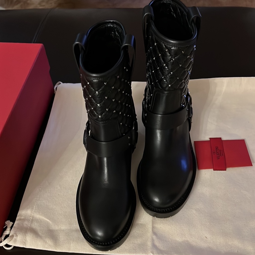 VALENTINO GARAVANI black leather pull on ankle boots EUR 36 US 6 - Picture 2 of 16